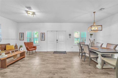 Villa ou maison à vendre à Miami, Floride: 4 chambres, 260.5 m2 № 1758814 - photo 3