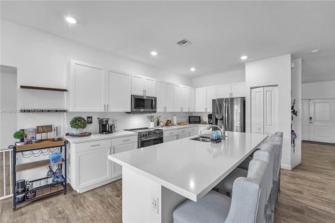 Villa ou maison à vendre à Miami, Floride: 4 chambres, 260.5 m2 № 1758814 - photo 9