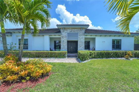 Villa ou maison à vendre à Miami, Floride: 4 chambres, 260.5 m2 № 1758814 - photo 2