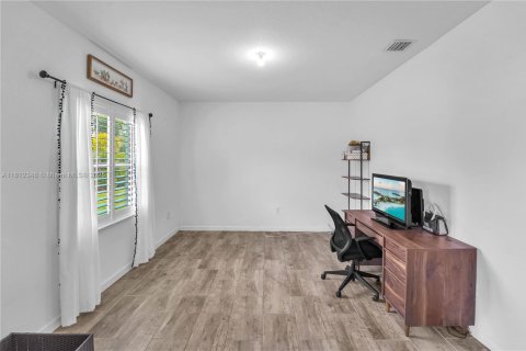 Villa ou maison à vendre à Miami, Floride: 4 chambres, 260.5 m2 № 1758814 - photo 10