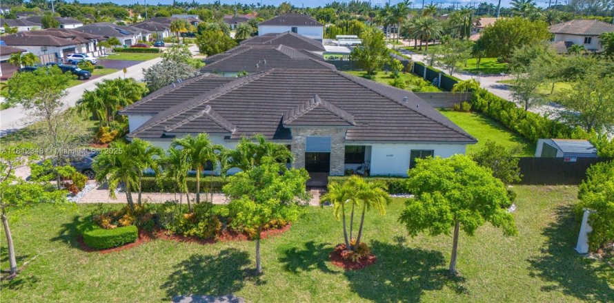 Villa ou maison à Miami, Floride 4 chambres, 260.5 m2 № 1758814