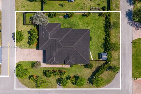 Villa ou maison à vendre à Miami, Floride: 4 chambres, 260.5 m2 № 1758814 - photo 16