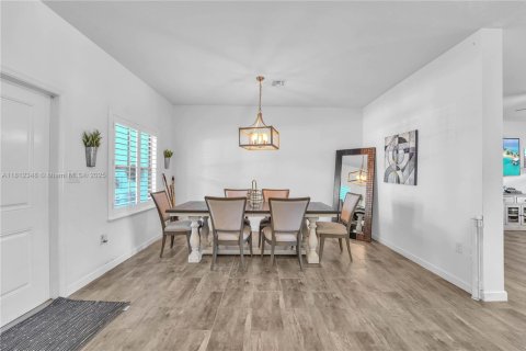 Villa ou maison à vendre à Miami, Floride: 4 chambres, 260.5 m2 № 1758814 - photo 5