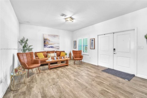 Villa ou maison à vendre à Miami, Floride: 4 chambres, 260.5 m2 № 1758814 - photo 4