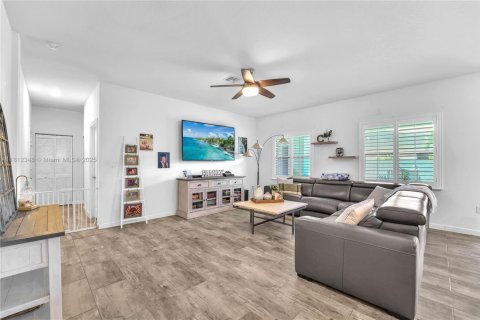 Villa ou maison à vendre à Miami, Floride: 4 chambres, 260.5 m2 № 1758814 - photo 7