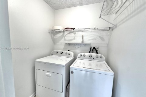 Купить кондоминиум в Тамарак, Флорида 1 спальня, 58.25м2, № 2005490 - фото 18