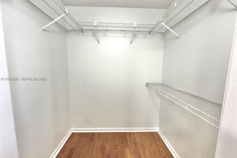 Купить кондоминиум в Тамарак, Флорида 1 спальня, 58.25м2, № 2005490 - фото 14