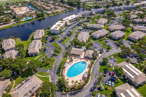 Кондоминиум с 1 спальней в Тамарак, Флорида № 2005490