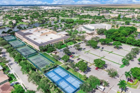 Купить кондоминиум в Тамарак, Флорида 1 спальня, 58.25м2, № 2005490 - фото 26