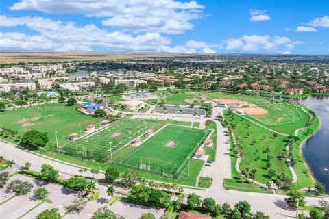 Купить кондоминиум в Тамарак, Флорида 1 спальня, 58.25м2, № 2005490 - фото 25