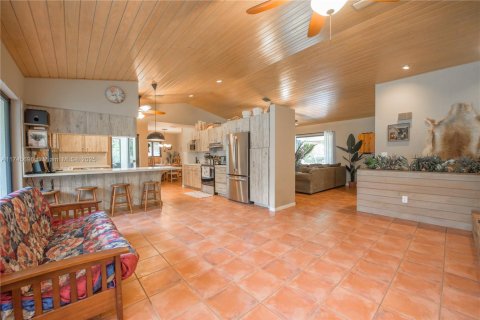 Купить виллу или дом в Хомстед, Флорида 12 комнат, 268.49м2, № 1983167 - фото 5