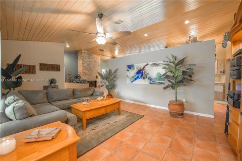 Купить виллу или дом в Хомстед, Флорида 12 комнат, 268.49м2, № 1983167 - фото 3