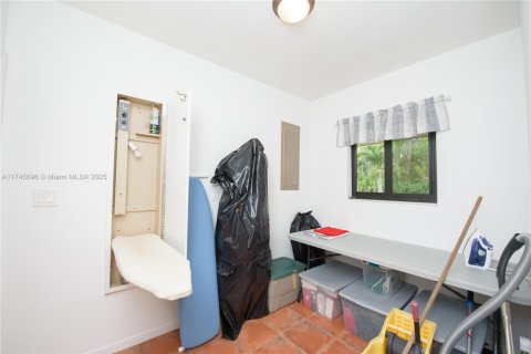 Купить виллу или дом в Хомстед, Флорида 12 комнат, 268.49м2, № 1983167 - фото 24