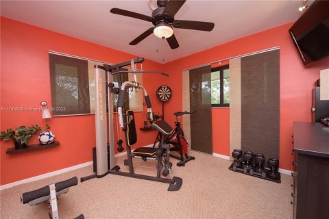 Купить виллу или дом в Хомстед, Флорида 12 комнат, 268.49м2, № 1983167 - фото 19