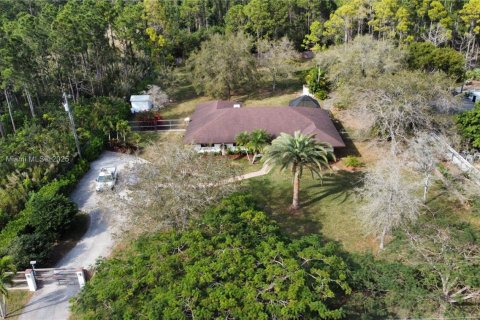 Купить виллу или дом в Хомстед, Флорида 12 комнат, 268.49м2, № 1983167 - фото 2