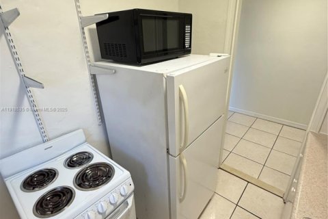 Villa ou maison à louer à Hollywood, Floride: 1 chambre, 100.89 m2 № 1973232 - photo 4