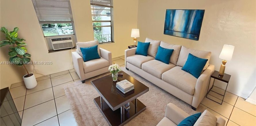 Villa ou maison à Hollywood, Floride 1 chambre, 100.89 m2 № 1973232