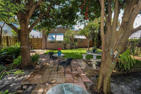 Villa ou maison à louer à Hollywood, Floride: 1 chambre, 100.89 m2 № 1973232 - photo 10