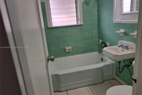 Villa ou maison à louer à Hollywood, Floride: 1 chambre, 100.89 m2 № 1973232 - photo 5