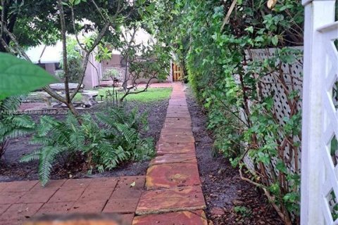 Villa ou maison à louer à Hollywood, Floride: 1 chambre, 100.89 m2 № 1973232 - photo 8