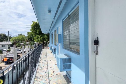 Villa ou maison à louer à Miami, Floride: 437.76 m2 № 1802643 - photo 22
