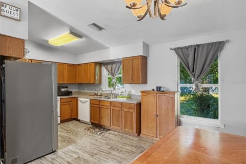 House in Zephyrhills, Florida 3 bedrooms, 117.8 sq.m. № 2231472 - photo 6