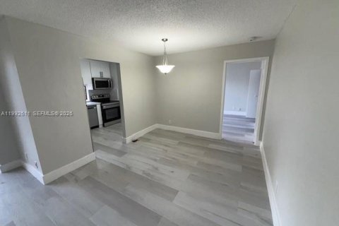 Condominio en alquiler en Sunny Isles Beach, Florida, 1 dormitorio, 71.26 m2 № 2055516 - foto 14