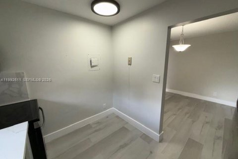 Condominio en alquiler en Sunny Isles Beach, Florida, 1 dormitorio, 71.26 m2 № 2055516 - foto 13