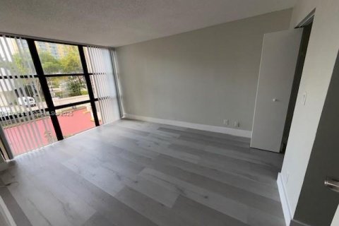 Condominio en alquiler en Sunny Isles Beach, Florida, 1 dormitorio, 71.26 m2 № 2055516 - foto 16