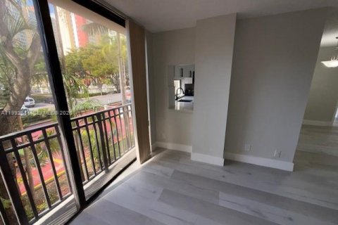 Condominio en alquiler en Sunny Isles Beach, Florida, 1 dormitorio, 71.26 m2 № 2055516 - foto 23