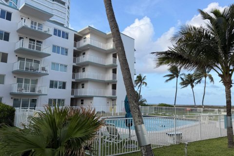 Copropriété à louer à Lauderdale-by-the-Sea, Floride: 2 chambres, 87.79 m2 № 2089628 - photo 11