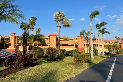 Condominio en alquiler en Punta Gorda, Florida, 3 dormitorios, 192.21 m2 № 1884407 - foto 1
