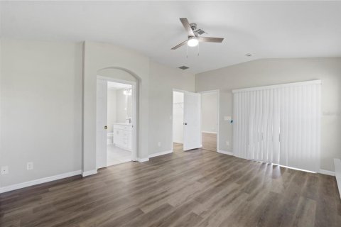 House in Leesburg, Florida 3 bedrooms, 141.4 sq.m. № 1908085 - photo 4