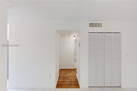 Снять в аренду кондоминиум в Майами, Флорида 2 спальни, 72м2, № 2065212 - фото 7