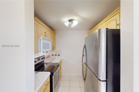 Снять в аренду кондоминиум в Майами, Флорида 2 спальни, 72м2, № 2065212 - фото 3