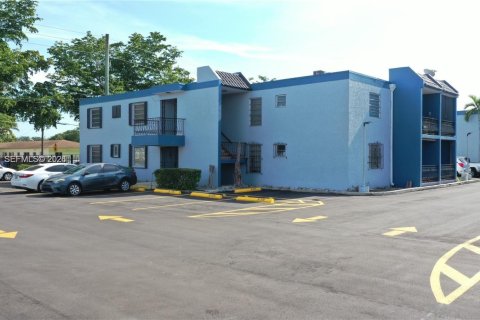 Снять в аренду кондоминиум в Майами, Флорида 2 спальни, 72м2, № 2065212 - фото 19