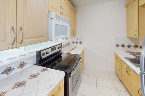 Снять в аренду кондоминиум в Майами, Флорида 2 спальни, 72м2, № 2065212 - фото 4