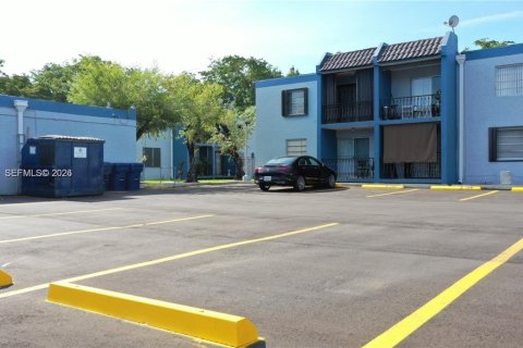 Снять в аренду кондоминиум в Майами, Флорида 2 спальни, 72м2, № 2065212 - фото 22