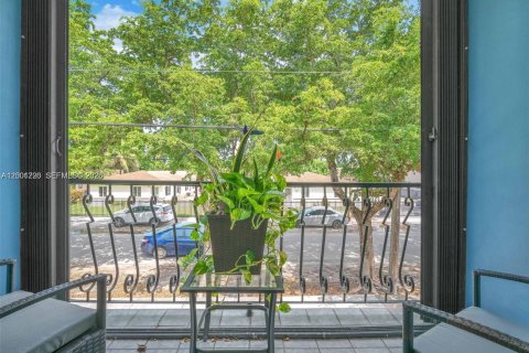 Снять в аренду кондоминиум в Майами, Флорида 2 спальни, 72м2, № 2065212 - фото 16