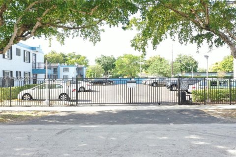 Снять в аренду кондоминиум в Майами, Флорида 2 спальни, 72м2, № 2065212 - фото 18