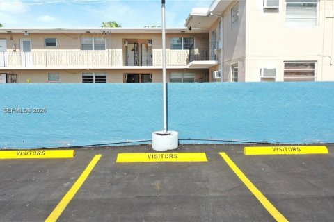 Снять в аренду кондоминиум в Майами, Флорида 2 спальни, 72м2, № 2065212 - фото 20