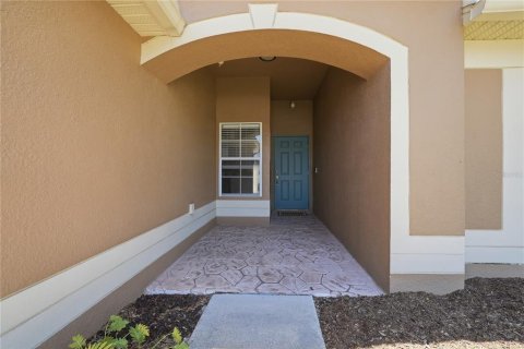 House in Spring Hill, Florida 4 bedrooms, 142.05 sq.m. № 2205423 - photo 4