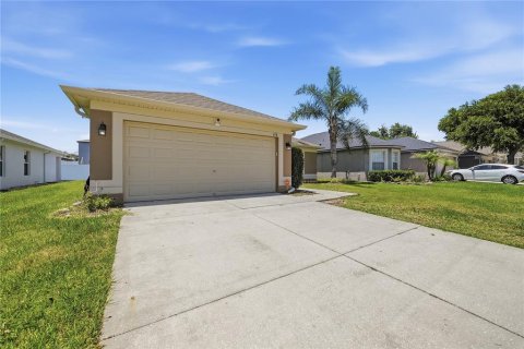 House in Spring Hill, Florida 4 bedrooms, 142.05 sq.m. № 2205423 - photo 3