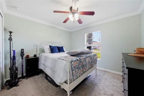 House in Spring Hill, Florida 4 bedrooms, 142.05 sq.m. № 2205423 - photo 16
