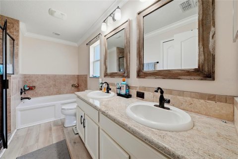 House in Spring Hill, Florida 4 bedrooms, 142.05 sq.m. № 2205423 - photo 25