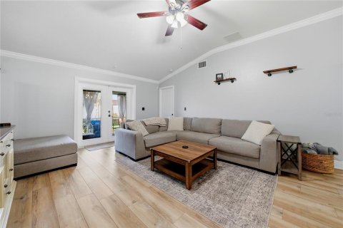 House in Spring Hill, Florida 4 bedrooms, 142.05 sq.m. № 2205423 - photo 11