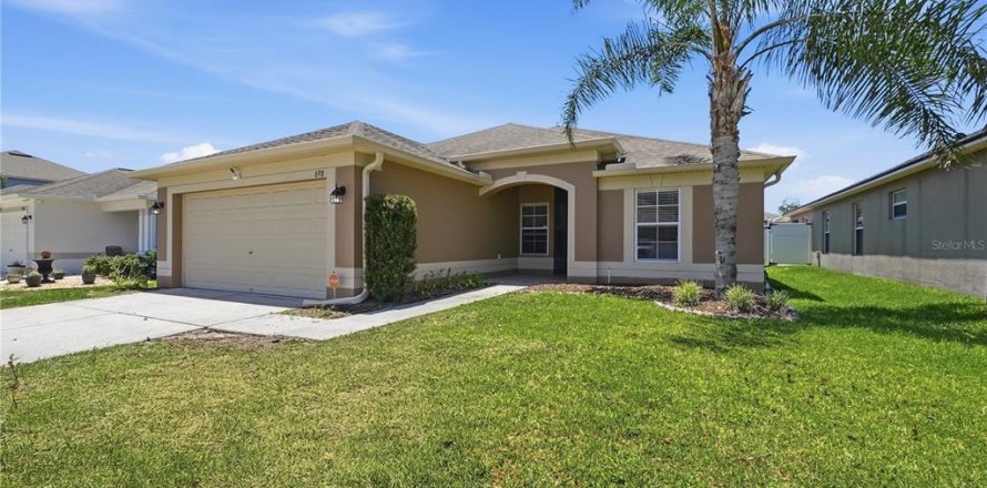 House in Spring Hill, Florida 4 bedrooms, 142.05 sq.m. № 2205423
