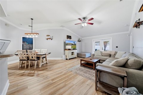 House in Spring Hill, Florida 4 bedrooms, 142.05 sq.m. № 2205423 - photo 8