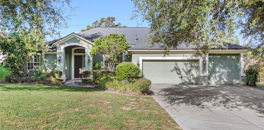 House in Clermont, Florida 3 bedrooms, 190.45 sq.m. № 1886066