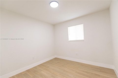 Villa ou maison à vendre à Miami, Floride: 3 chambres, 79.15 m2 № 1836660 - photo 10
